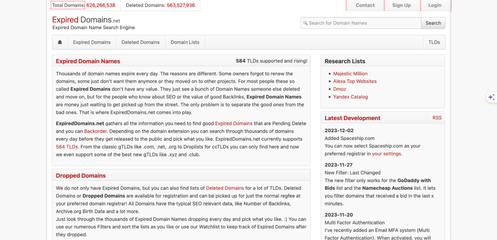 Captura de ExpiredDomains.net — plataforma gratuita para buscar dominios expirados y analizar métricas SEO.